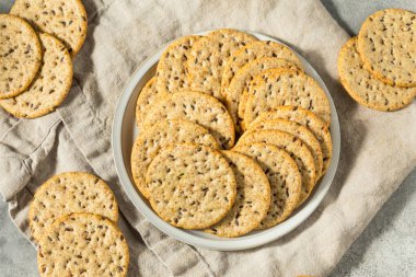 Ev yapımı Buğday Yuvarlak Krakerler Yemeye Hazır