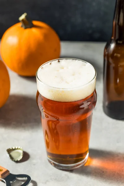 Boozy Refreshing Cold Pumpkin Ale Craft Beer Pint Glass — Stock Photo, Image