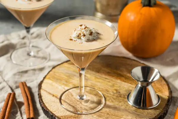 Cold Boozy Pumpkin Pie Spice Martini Met Wodka — Stockfoto