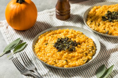 Bilge ve Tereyağlı Ev Yapımı Sonbahar Balkabağı Risotto
