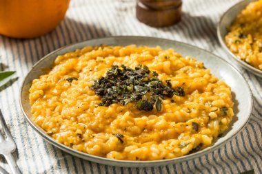 Bilge ve Tereyağlı Ev Yapımı Sonbahar Balkabağı Risotto