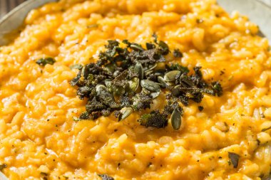 Bilge ve Tereyağlı Ev Yapımı Sonbahar Balkabağı Risotto