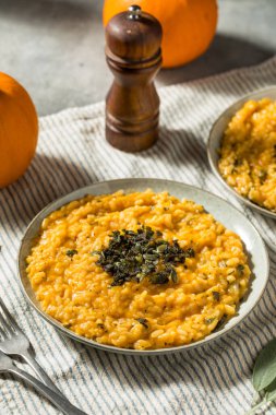 Bilge ve Tereyağlı Ev Yapımı Sonbahar Balkabağı Risotto