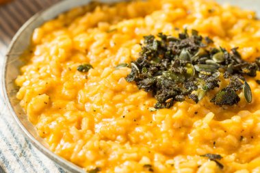 Bilge ve Tereyağlı Ev Yapımı Sonbahar Balkabağı Risotto