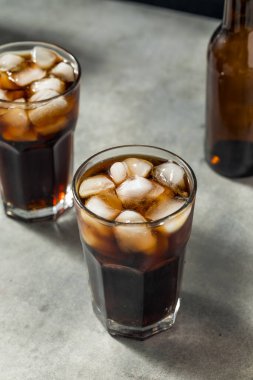 Buz küplü Koyu Kahverengi Kola