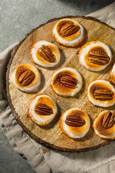 Homemade Sweet Potato Bites Marshmallows Pecans Thanksgiving — Stock Photo, Image