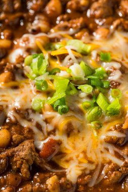 Ev yapımı Türkiye Chili Con Carne Peynirli ve Yeşil Soğanlı