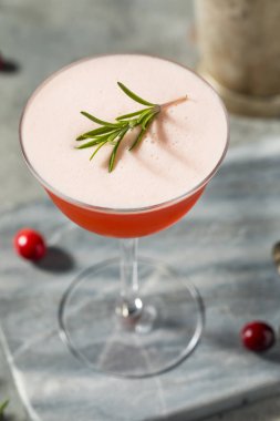 Noel 'de Kırmızı Kızılcık Kokteyli Biberiyeyle