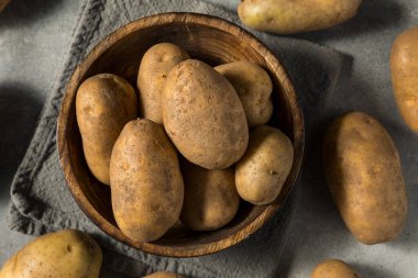 Çiğ organik Idaho Russet Patatesleri