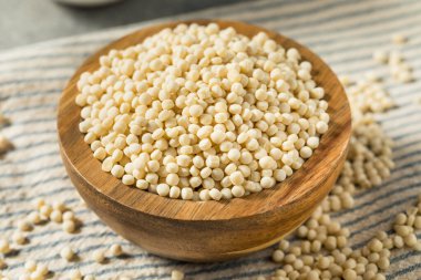 Bir kâsede organik büyük kuskus.