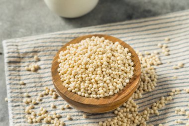 Bir kâsede organik büyük kuskus.