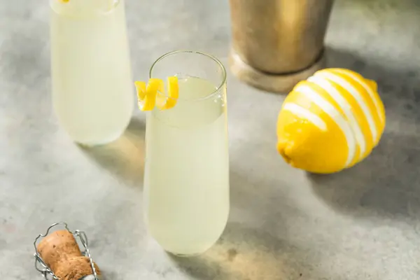 Bubbly Boozy French Cocktail Champagne Lemon — Stock Photo, Image