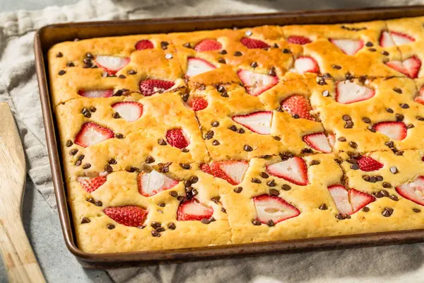 Homemade Baked Sheet Pan Pancakes Strawberries Chocolate — Stock Photo, Image