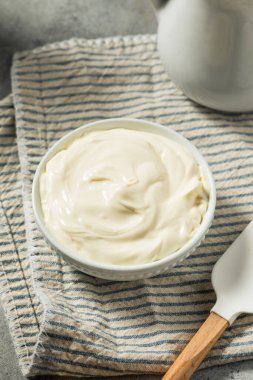 Ev yapımı Beyaz Mascarpone Peyniri Kasede