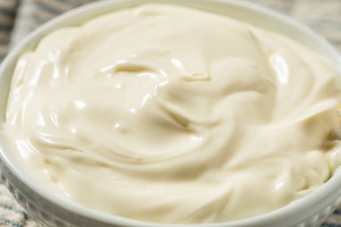 Ev yapımı Beyaz Mascarpone Peyniri Kasede