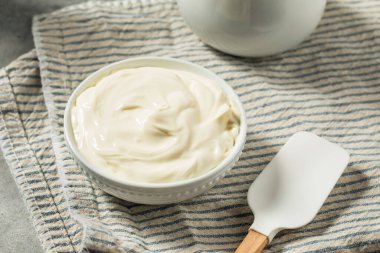 Ev yapımı Beyaz Mascarpone Peyniri Kasede