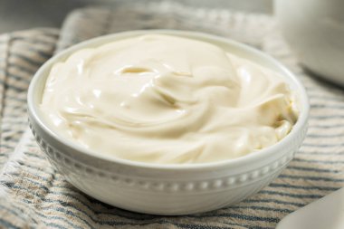 Ev yapımı Beyaz Mascarpone Peyniri Kasede