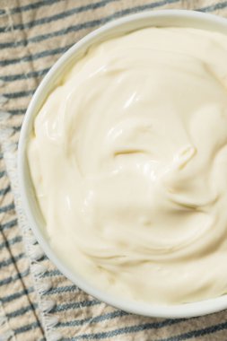 Ev yapımı Beyaz Mascarpone Peyniri Kasede