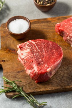 Çiğ Çimen Fileto Fileto Biber ve Tuz Biberi Bifteği