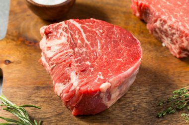 Çiğ Çimen Fileto Fileto Biber ve Tuz Biberi Bifteği