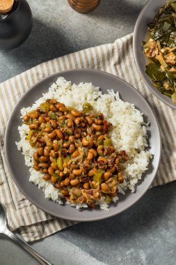 Beyaz pirinçli ev yapımı Güney Hoppin John.