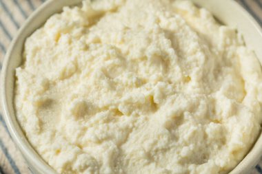 Beyaz Sütlü Ricotta Peyniri Kasede