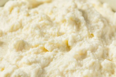 Beyaz Sütlü Ricotta Peyniri Kasede