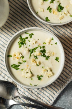 Tıknaz New England Midye Çorbası Patates ve Kraker