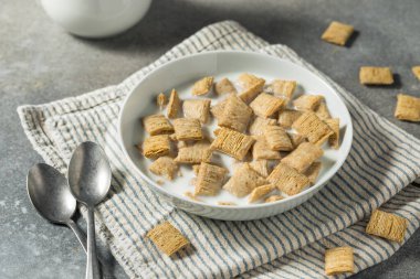 Sağlıklı Buğday Kareleri Kahvaltı Gevreğiyle Tam Süt