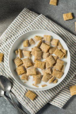 Sağlıklı Buğday Kareleri Kahvaltı Gevreğiyle Tam Süt