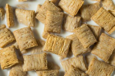 Sağlıklı Buğday Kareleri Kahvaltı Gevreğiyle Tam Süt