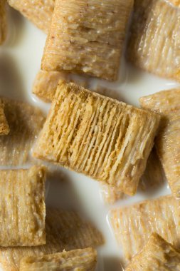 Sağlıklı Buğday Kareleri Kahvaltı Gevreğiyle Tam Süt