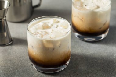 Ayyaş Votka Beyaz Rus Kokteyli ve Kahve