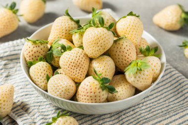 Organik Çiğ Beyaz Çilek Kasesi