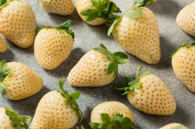 Organik Çiğ Beyaz Çilek Kasesi