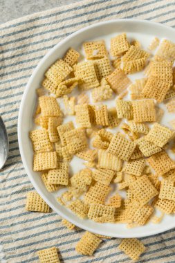 Sağlıklı Organik Pirinç Kareleri Kahvaltı Gevreğiyle Tam Süt