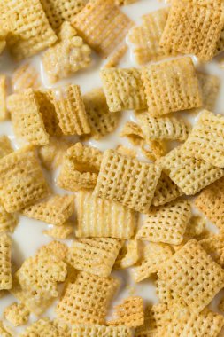 Sağlıklı Organik Pirinç Kareleri Kahvaltı Gevreğiyle Tam Süt