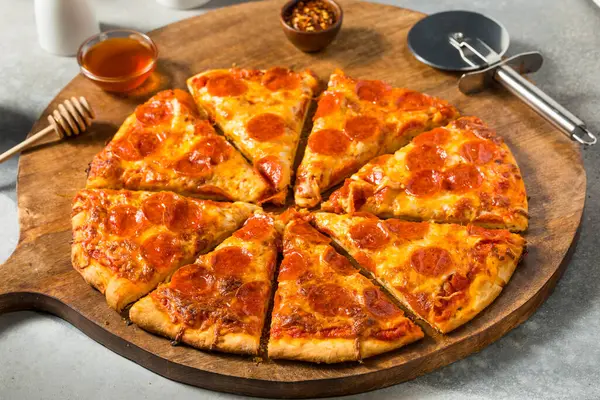 Homemade Spicy Hot Honey Pepperoni Pizza Cheese Sauce — Stock Photo, Image