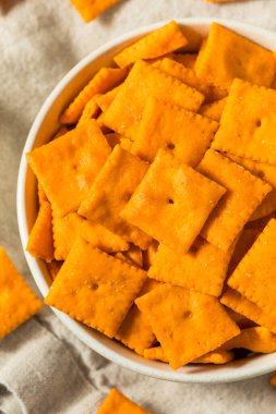 Organik Kare Peynirli Kraker Atıştırmalıkları