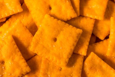 Organik Kare Peynirli Kraker Atıştırmalıkları