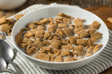 Sağlıklı Buğday Kareleri Kahvaltı Gevreğiyle Tam Süt