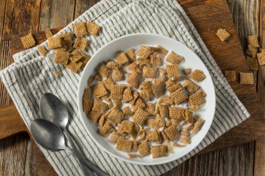 Sağlıklı Buğday Kareleri Kahvaltı Gevreğiyle Tam Süt