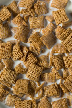 Sağlıklı Buğday Kareleri Kahvaltı Gevreğiyle Tam Süt