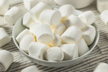 Organik Kuru Büyük Beyaz Şekerlemeler Bir kasede