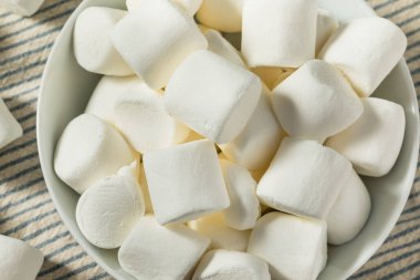 Organik Kuru Büyük Beyaz Şekerlemeler Bir kasede