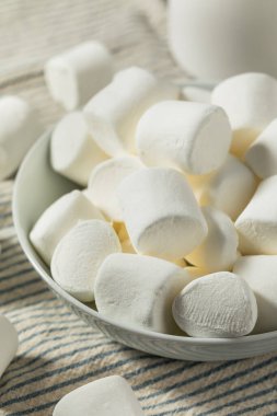 Organik Kuru Büyük Beyaz Şekerlemeler Bir kasede