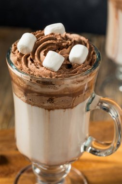 MIlk ve Kakaolu Çırpılmış Sıcak Çikolata İçeceği