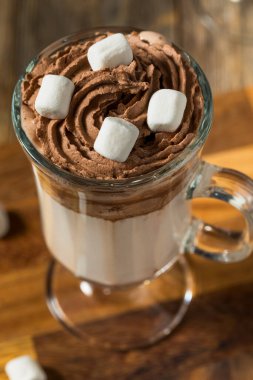 MIlk ve Kakaolu Çırpılmış Sıcak Çikolata İçeceği