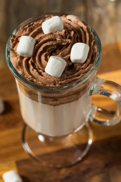 MIlk ve Kakaolu Çırpılmış Sıcak Çikolata İçeceği