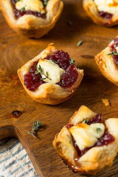 Kızılcık, Keçi, Peynirli Puf, Börek, Kekikle Isırır.